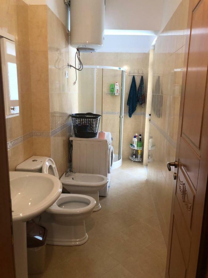 Mimi'S Beach Apartment Vlore Exterior photo