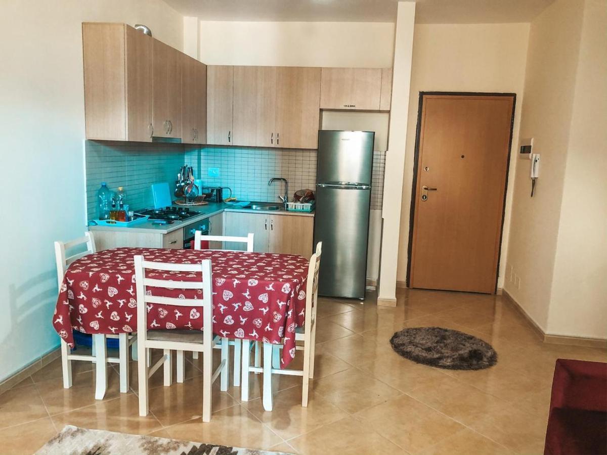 Mimi'S Beach Apartment Vlore Exterior photo